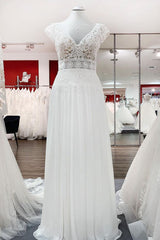 Simple Long A-line V-neck Tulle Appliques Lace Wedding Dress