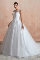 White Ball Gown Tulle Lace Appliques Sweetheart Sequins Wedding Dresses